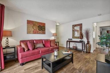 Main picture of 2763 River Plaza Dr