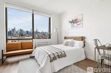 Main picture of 70 Bay St