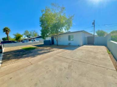 Main picture of 1724 N 32nd Pl