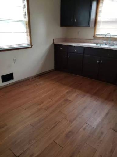 Main picture of 5327 W Fairmount Ave