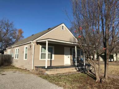 Main picture of 729 E Hughbert St