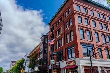 Main picture of 967 Elm St