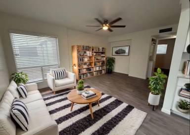 Main picture of 534 E Huntington Dr