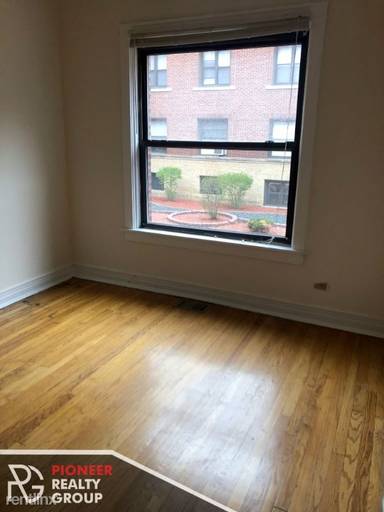 Main picture of 825 W Waveland Ave