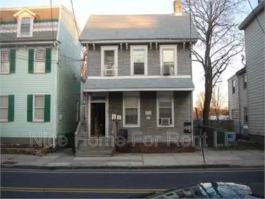 Main picture of 27 Pine St