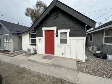 Main picture of 108 E Main St