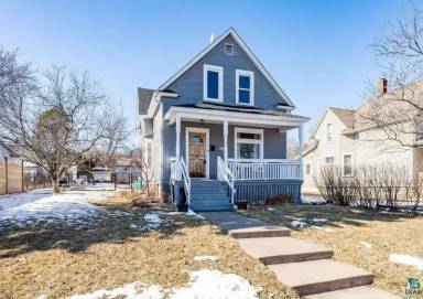 Main picture of 711 E 8th St