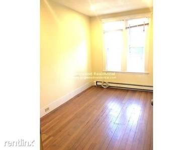 Main picture of 1676 Beacon St