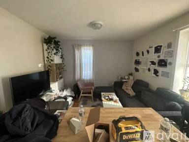 Main picture of 1054 Cambridge St