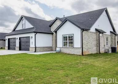 Main picture of 841 Round Top St