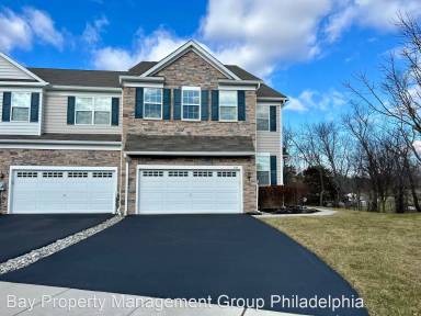 Main picture of 242 Fairfield Cir W