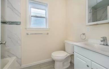 Main picture of 848 Lafayette St