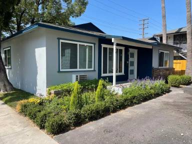 Main picture of 924 W Glenoaks Blvd
