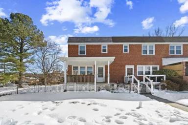 Main picture of 305 Capitol Ct