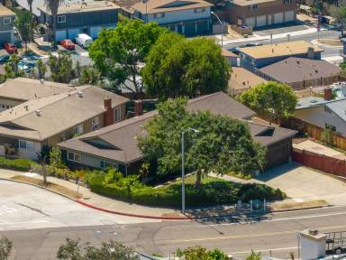 Main picture of 5981 Hughes St