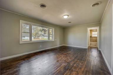 Main picture of 1610 Memphis St