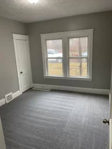 Main picture of 10101 Manor Ave