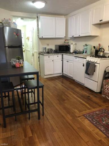 Main picture of 72 Revere St