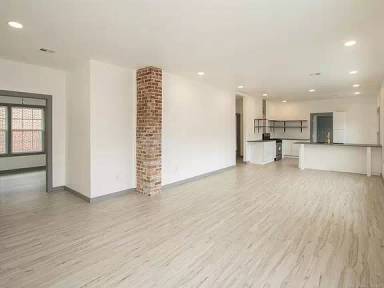 Main picture of 2520 E 7th St