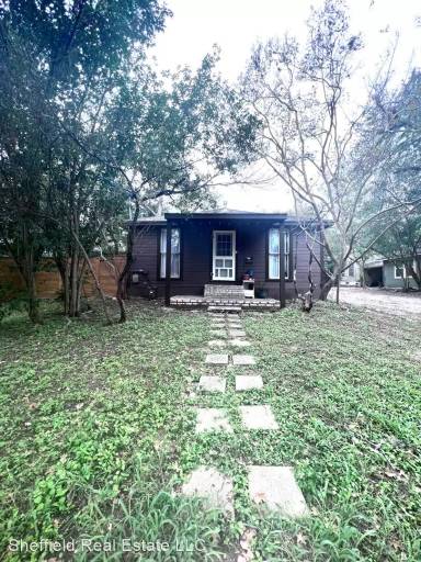 Main picture of 2403 W 10th St