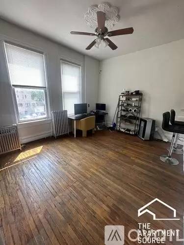 Main picture of 1359 W Chicago Ave