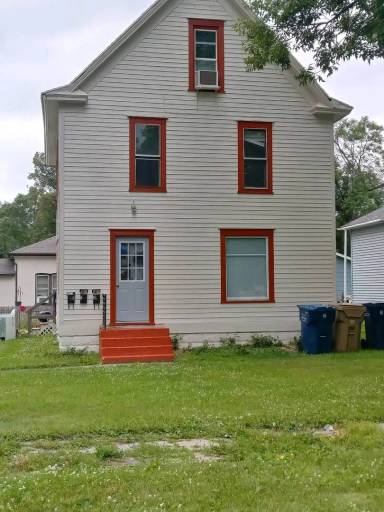 Main picture of 403 2nd St NE