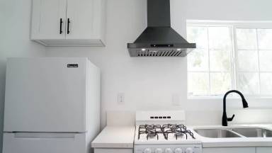 Main picture of 2067 W 52nd St