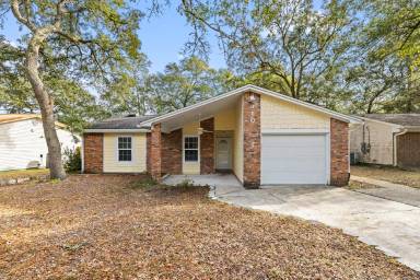 Main picture of 310 Goldenrod Ct