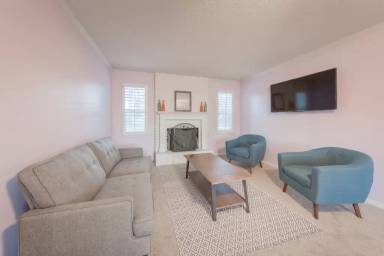 Main picture of 9747 Slater St