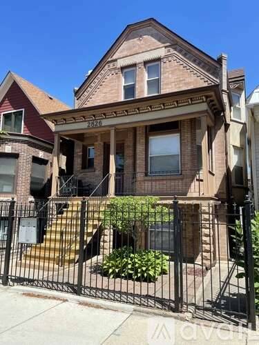 Main picture of 2826 W Wellington Ave