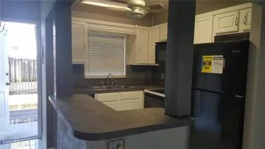 Main picture of 803 W Oakland Park Blvd