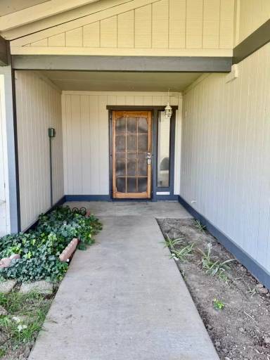 Main picture of 7018 Whyte Ave