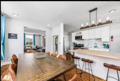 Main picture of 878 Harrison Ave