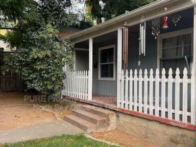 Main picture of 418 S Spring St