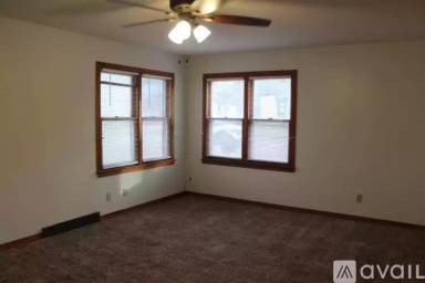 Main picture of 117 E 9th St