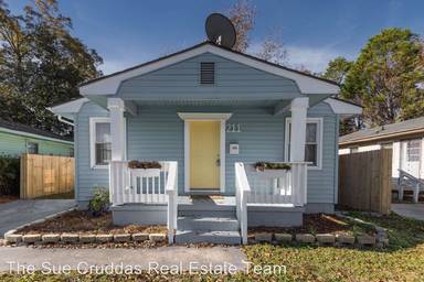 Main picture of 211 Preston Rd