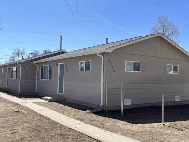 Main picture of 2135 E 6th St