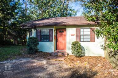Main picture of 1000 N Duval St