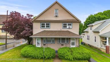 Main picture of 213 Bellman St