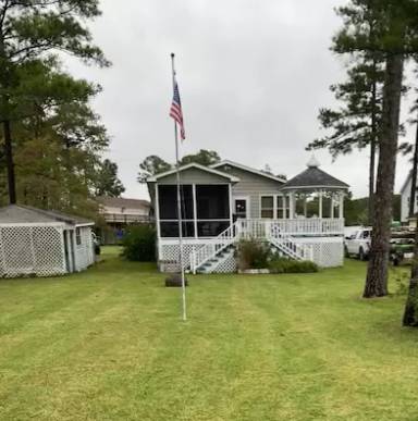 Main picture of 224 Buxton Ave
