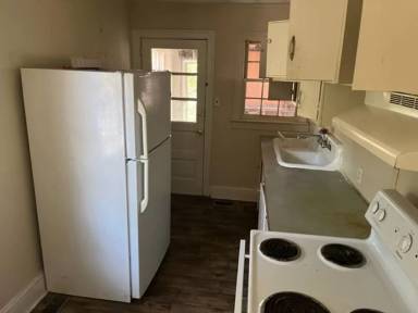 Main picture of 1800 W Washington Ave