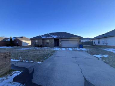 Main picture of 27 Thunderbird Dr