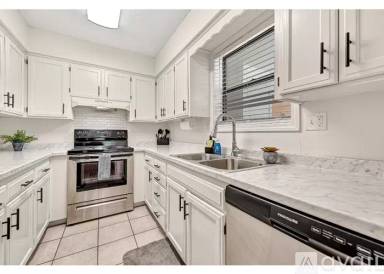 Main picture of 203 NW J St