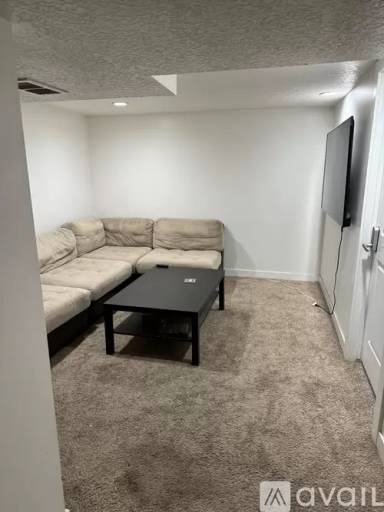 Main picture of 759 N Riverside Dr