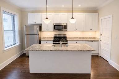 Main picture of 1364 E 52nd St