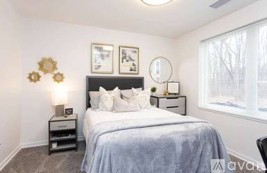 Main picture of 380 John St