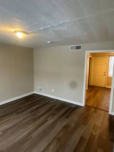 Main picture of 52 Dumas Pl
