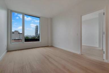 Main picture of 1024 Manhattan Ave