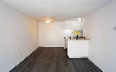 Main picture of 5500 Newcastle Ave