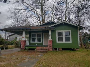 Main picture of 700 N 27th St